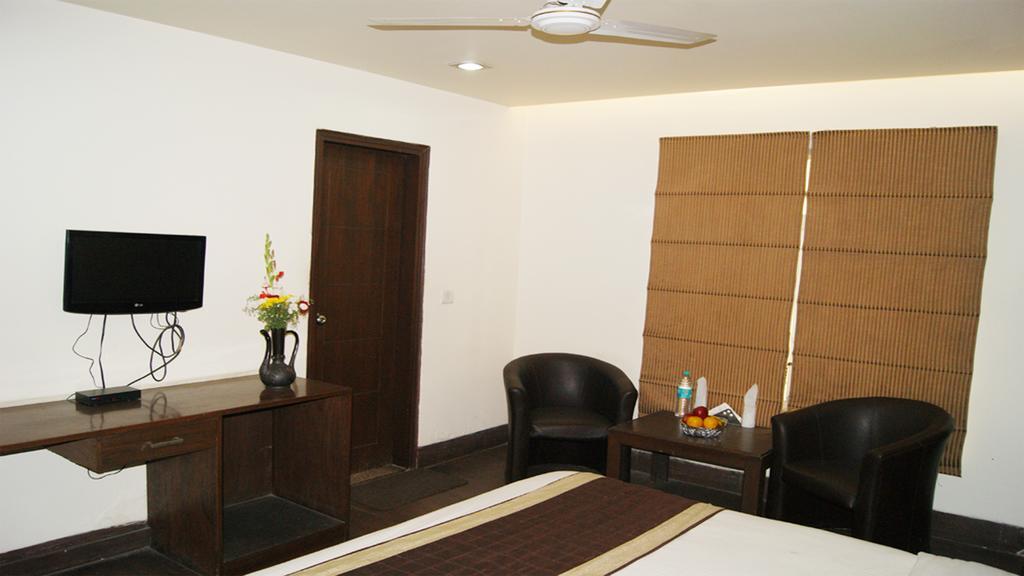 Airport Hotel Daya Capitol Neu-Delhi Exterior foto