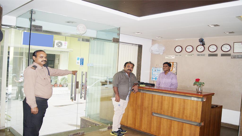 Airport Hotel Daya Capitol Neu-Delhi Exterior foto