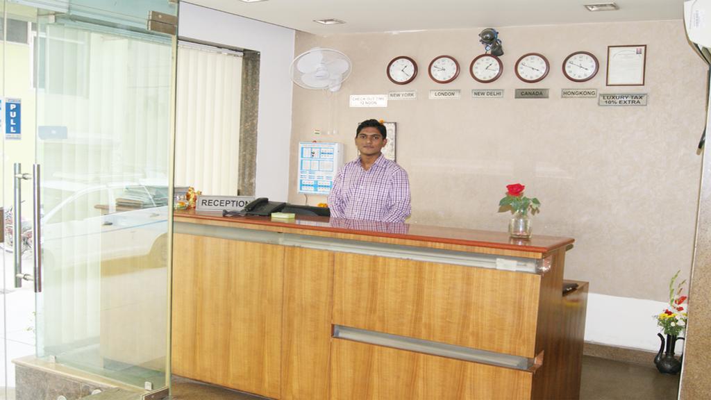 Airport Hotel Daya Capitol Neu-Delhi Exterior foto