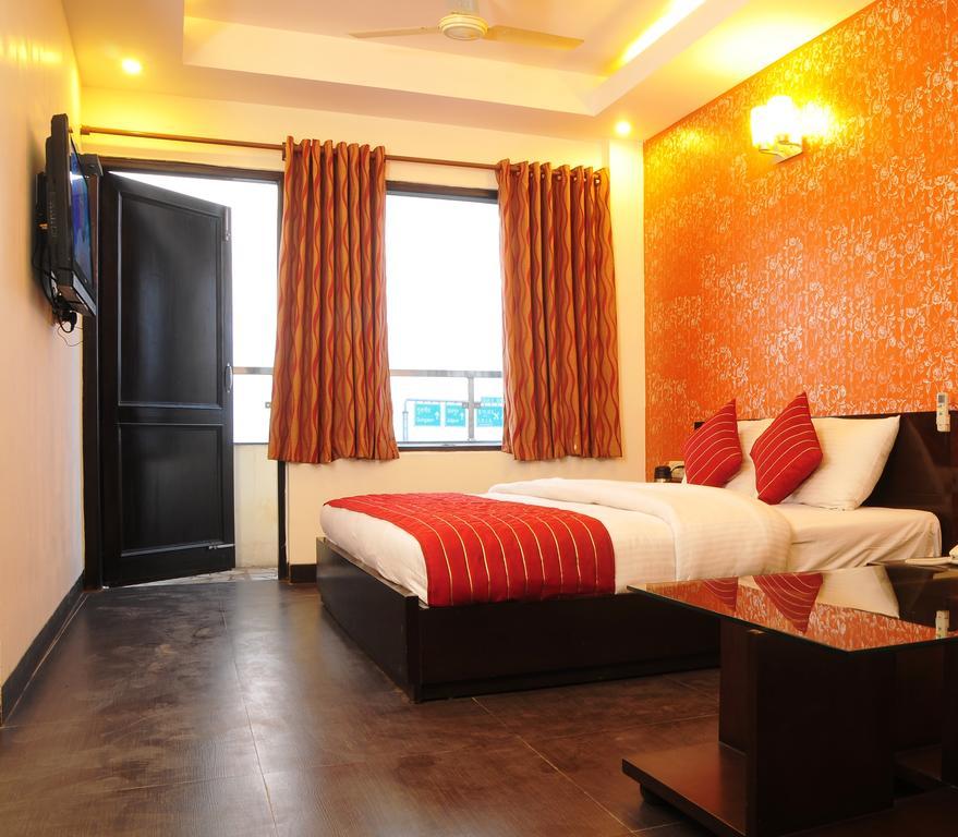 Airport Hotel Daya Capitol Neu-Delhi Exterior foto