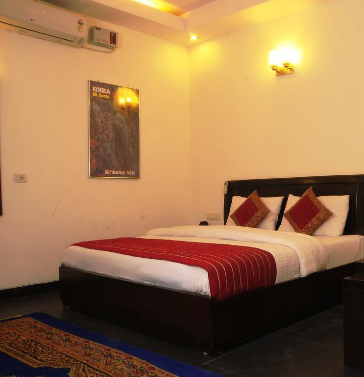 Airport Hotel Daya Capitol Neu-Delhi Exterior foto