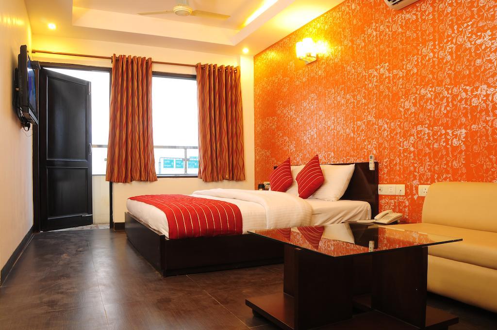 Airport Hotel Daya Capitol Neu-Delhi Exterior foto