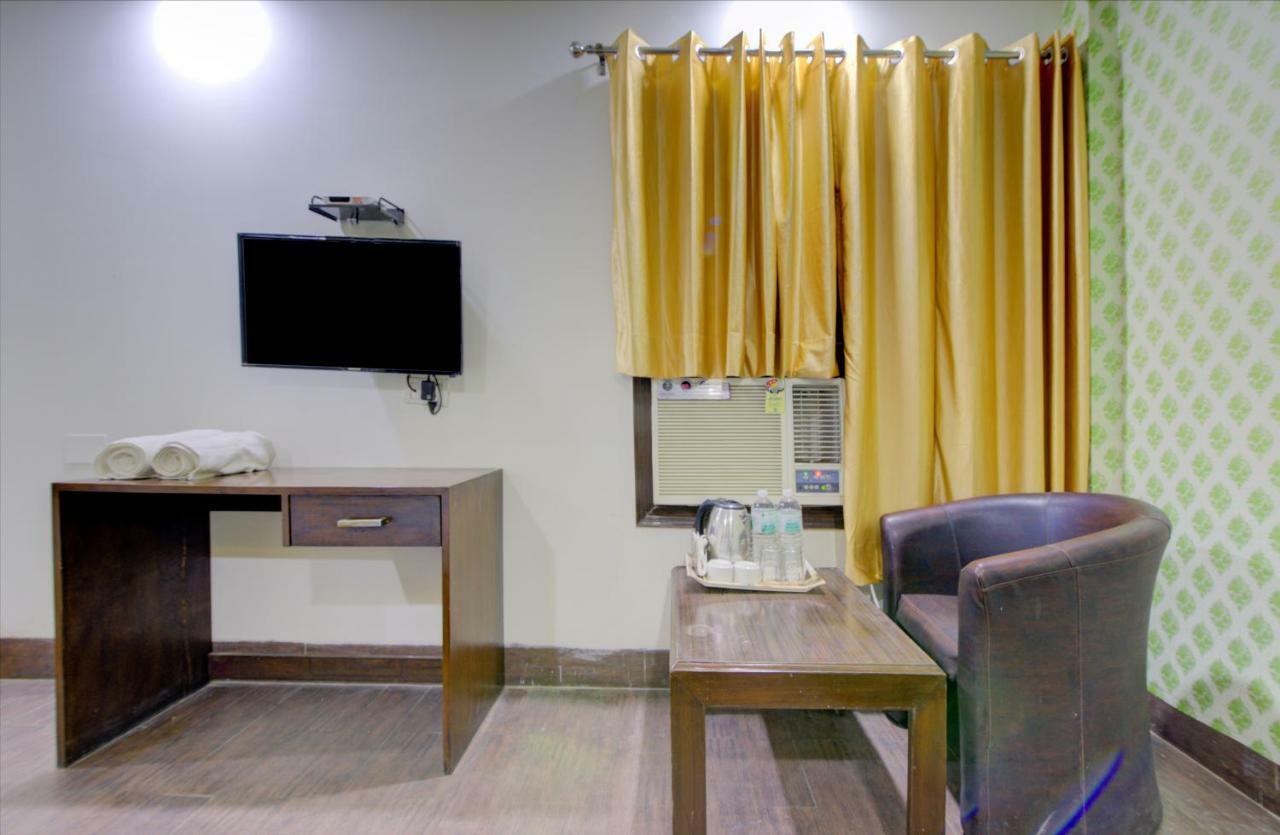 Airport Hotel Daya Capitol Neu-Delhi Exterior foto
