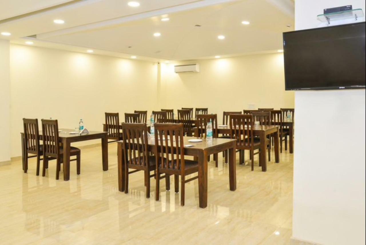Airport Hotel Daya Capitol Neu-Delhi Exterior foto